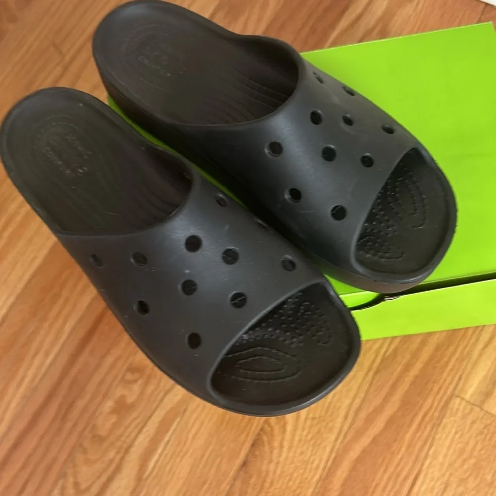 Crocs - Picture 2 of 2